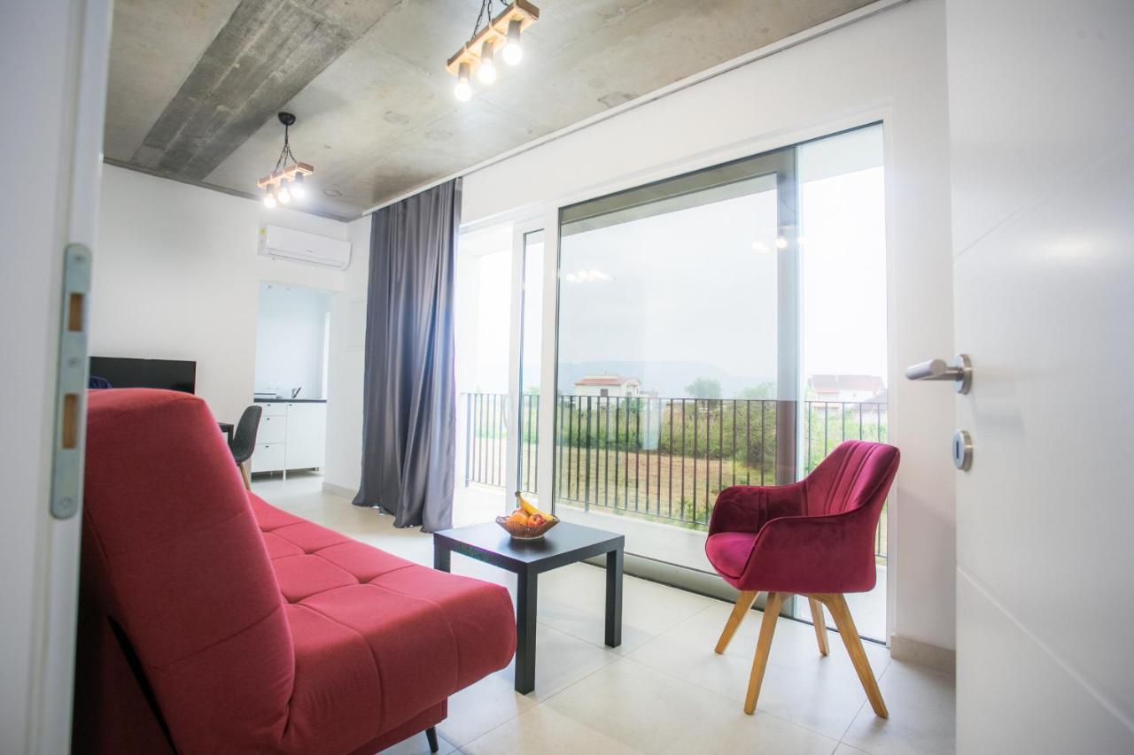 Kitehouse Usce Aparthotel Komin  Exterior photo
